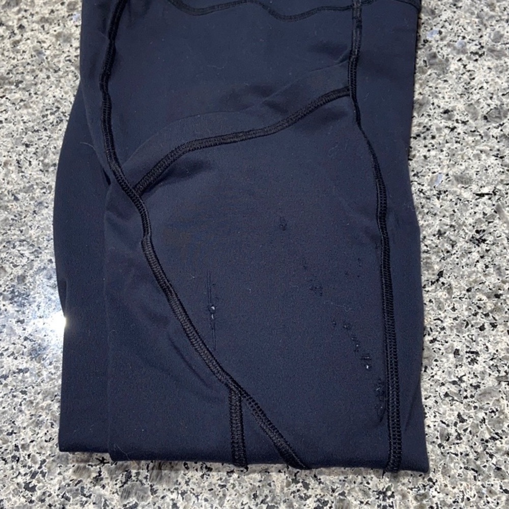 *SOLD* Lululemon Black Speed Up Ruffled Leg Pant - Picture 7 of 16